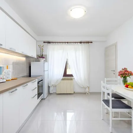 Lili Lägenhet Poreč