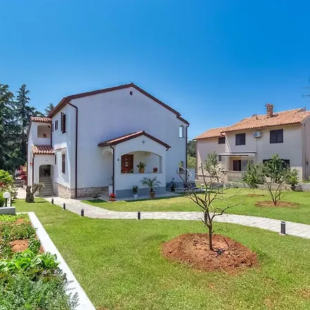 Lili Апартаменты