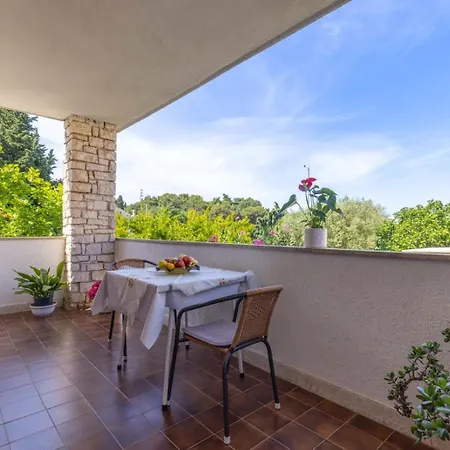 Lili Апартаменты *